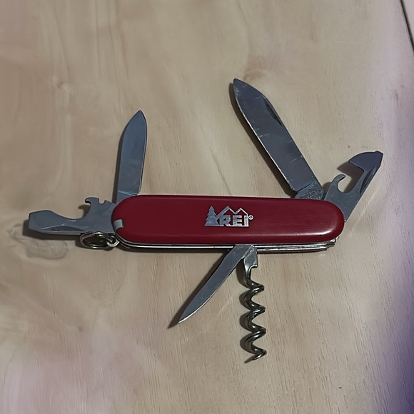 Victorinox Red Key and Card Holder - Picture 5 of 8